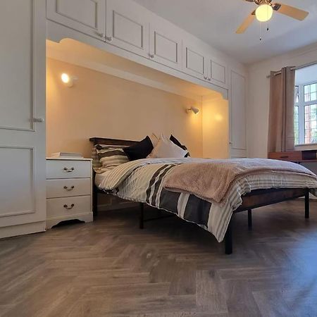 Spacious 2 Bed Bungalow Enfield Exterior photo