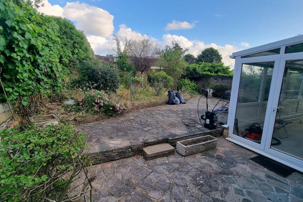 Spacious 2 Bed Bungalow Enfield Exterior photo