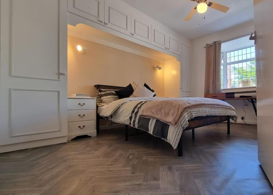 Spacious 2 Bed Bungalow Enfield Exterior photo